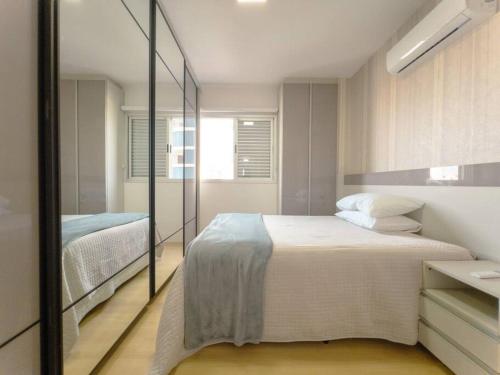 Ένα ή περισσότερα κρεβάτια σε δωμάτιο στο Apartamento Centro Smart PL603