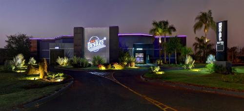 a building with a sign on the side of it at Deslize Motel 2 in Uberlândia
