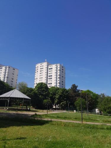 Photo de la galerie de l'établissement Chambre a louer dans appartement sympa à 10 min du rer b massy palaiseau, à Massy