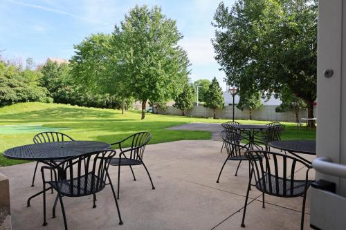 a group of tables and chairs in a park at MainStay Suites Madison Airport in Madison