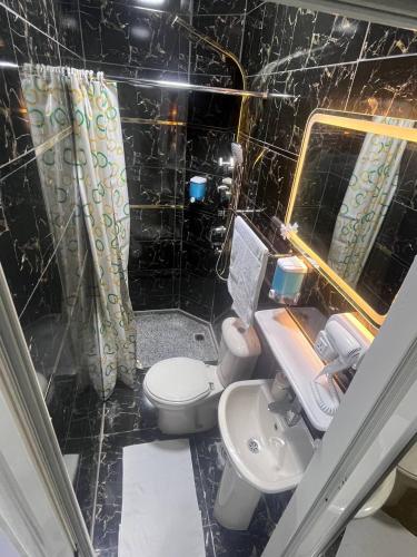 Bilik mandi di Future Hostel