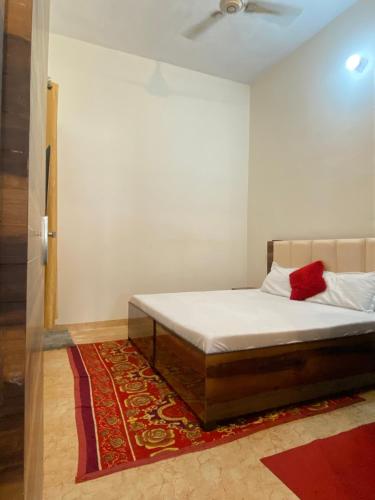 a bedroom with a bed in a room with a ceiling at The Venetian 2bhk Entire Homestay in Rāja Sānsi