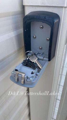 Gambar di galeri bagi Tattershall Lakes 8berth Caravan break with HotTub di Tattershall