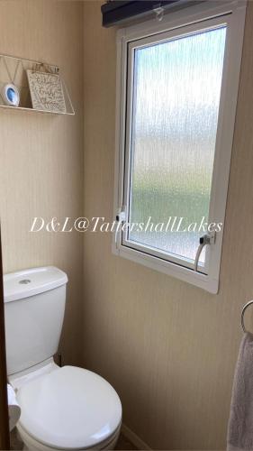 Bilik mandi di Tattershall Lakes 8berth Caravan break with HotTub