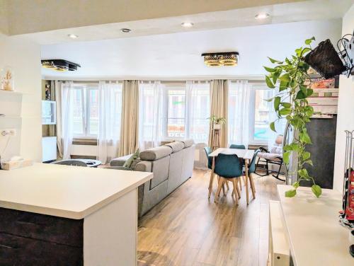 Khu vực ghế ngồi tại Superbe appartement dans le centre de Mons - Arivée autonome