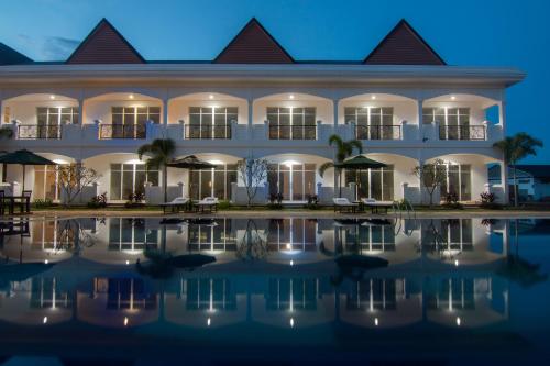 a view of the hotel from the pool at night at Glorious Hotel in Kompong Thom