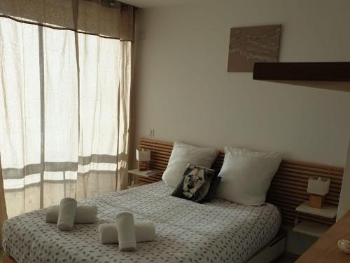 Postel nebo postele na pokoji v ubytování Marina Exceptionnelle - 8 pers - 120 m2 vue mer - Suites Parentales - Cinéma - Ponton