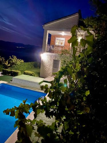 a house with a swimming pool at night at Casa rural Balcón de Monachil in Monachil