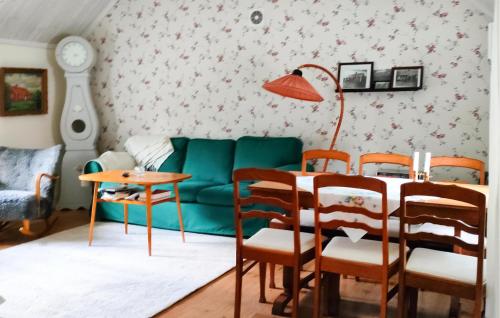 a living room with a green couch and a table at 3 Bedroom Nice Home In Frillesås in Frillesås