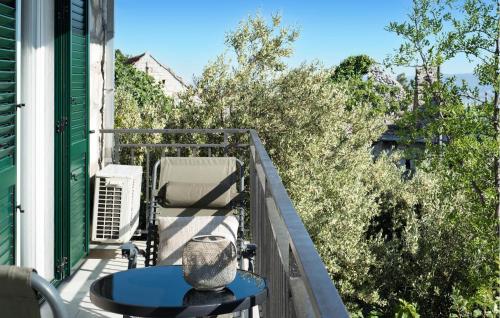 Awesome Home In Podstrana