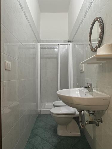 a bathroom with a sink and a toilet and a shower at Appartamento a 10 metri dal mare, Porto Cesareo in Porto Cesareo
