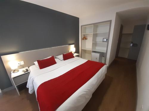Postel nebo postele na pokoji v ubytování Oxford Hotel