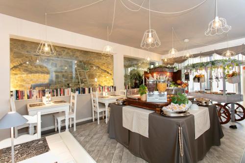 a restaurant with tables and chairs in a room at Appartamento il Punto in Perugia