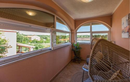 Beautiful Apartment In Karigador