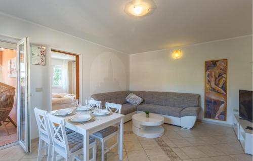 a living room with a table and a couch at Beautiful Apartment In Karigador in Karigador