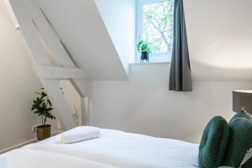 a bedroom with a white bed and a window at 6-bed Aircon House Diaz 60m2, Many Bedrooms in Tilburg