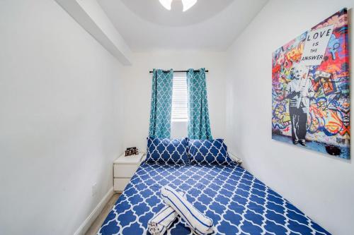 Katil atau katil-katil dalam bilik di Beachy 1 b/r, w/2 Queen Beds, On Ocean Drive Beach