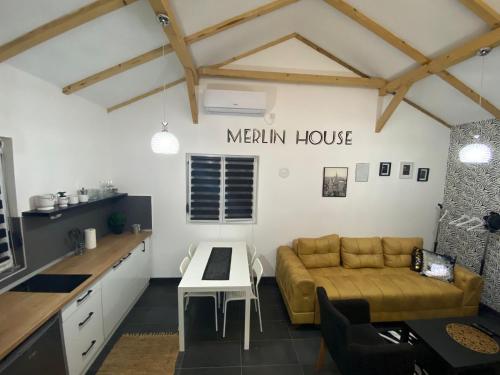 Dapur atau dapur kecil di MERLIN House