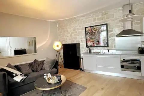 Contemporary apartment 150 meters from Place Victor Hugo Paris 16