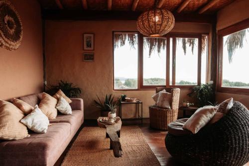 a living room with a couch and two chairs at AguaMar Vichayito in Los Órganos