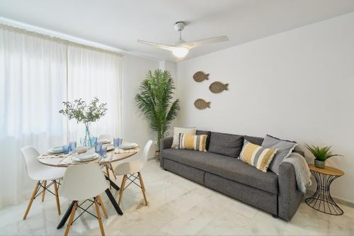 Fuengirola Beach Apartment by Stay Belonio
