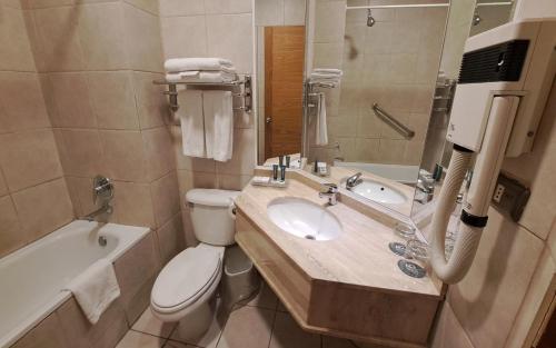 Ένα μπάνιο στο Hotel Diego de Almagro Los Angeles