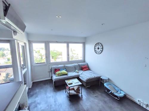 Photo de la galerie de l'établissement Charmant T3 avec parking limite Lyon8 Vénissieux, à Vénissieux