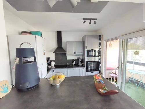 Photo de la galerie de l'établissement Charmant T3 avec parking limite Lyon8 Vénissieux, à Vénissieux