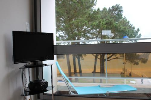 TV a/nebo společenská místnost v ubytování Vue mer à Bénodet