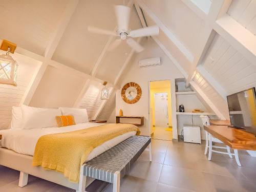 Postel nebo postele na pokoji v ubytování Les Voiles Blanches - Luxury Lodge