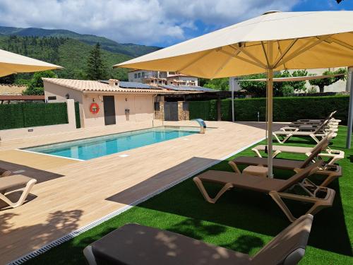 Bazén v ubytování Hotel-Restaurante La Quadra nebo v jeho okolí