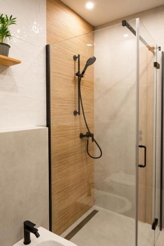 Bilik mandi di Lumos Residence - Free private parking