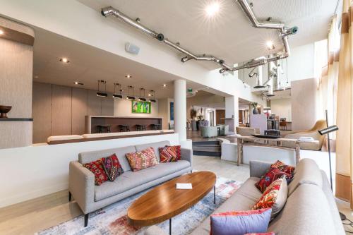 Η κουζίνα ή μικρή κουζίνα στο Best Western Premier Le Masq Hotel