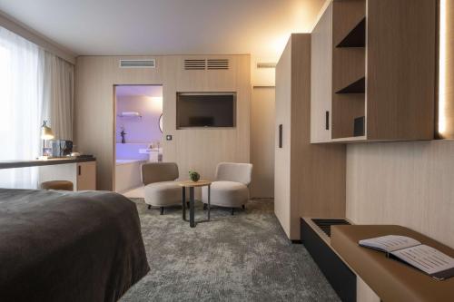 Μια τηλεόραση ή/και κέντρο ψυχαγωγίας στο Best Western Premier Le Masq Hotel