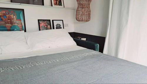 a bedroom with a bed and a window at Mini appartamento a Monza in Monza