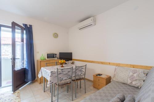 Apartments by the sea Sveti Ivan, Umag - 9692