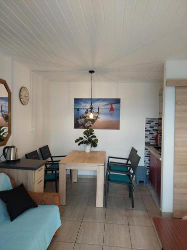 Apartments by the sea Duce, Omis - 13694