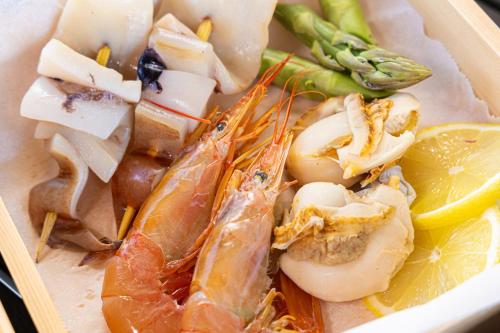 a plate of food with shrimp and other foods at Private Glamping NAGOMI CAMP in Nasushiobara