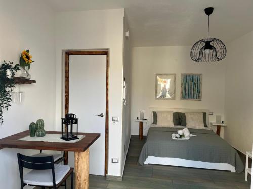 a bedroom with a bed and a table and a table sidx sidx sidx at Casa vacanze green house in Terrasini