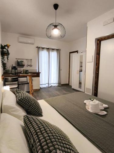 a large living room with a bed and a table at Casa vacanze green house in Terrasini