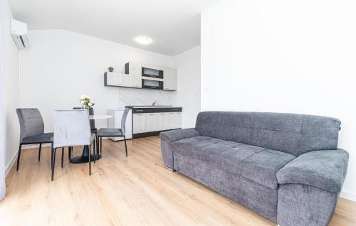 2 Bedroom Amazing Apartment In Kastel Kambelovac