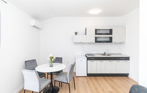 2 Bedroom Amazing Apartment In Kastel Kambelovac