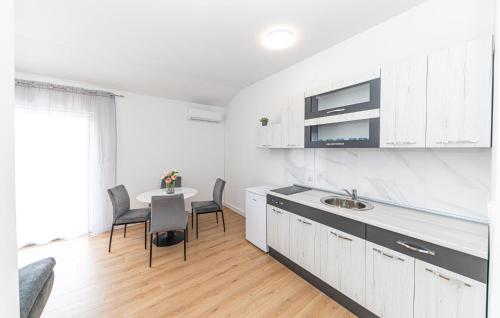 2 Bedroom Amazing Apartment In Kastel Kambelovac