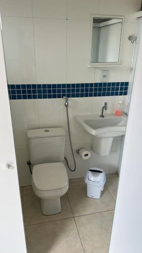 a small bathroom with a toilet and a sink at Pousada Vitória Régia Olímpia in Olímpia