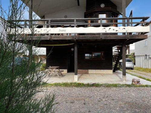 Chalet cosy à Gruissan, 3 ch. avec salles d'eau privées, WiFi - FR-1-784-32