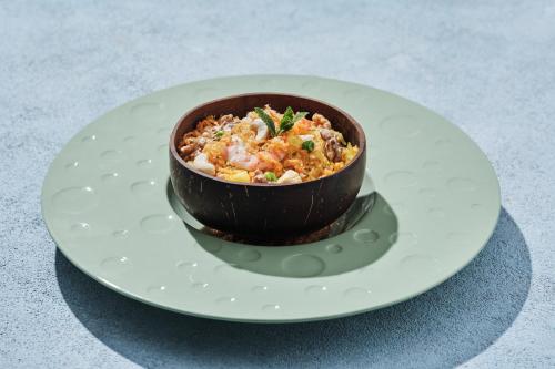 ホテルの敷地内または近くでの食事または食べ物