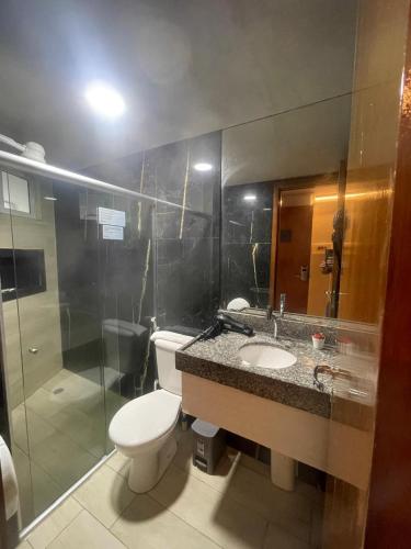 Bilik mandi di Blue Sunset Flats Beira Mar - Apt 217