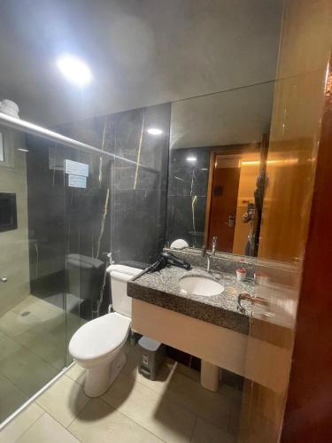 Bilik mandi di Blue Sunset Flats Beira Mar - Apt 217