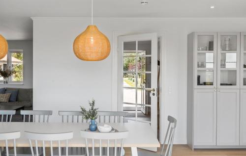 Askøにある4 Bedroom Amazing Home In Askøのギャラリーの写真