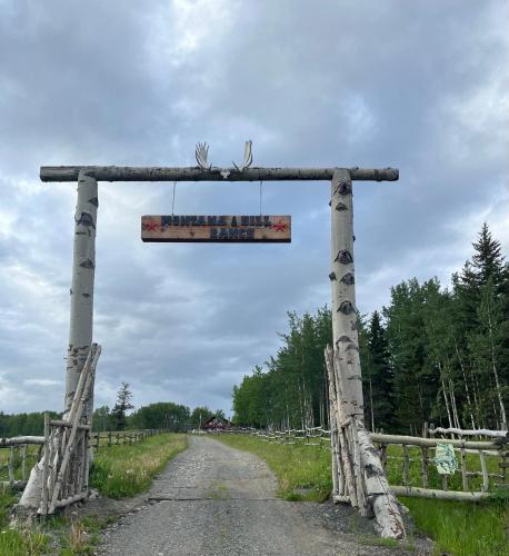 Gambar di galeri bagi Montana Hill Guest Ranch di Bridge Lake